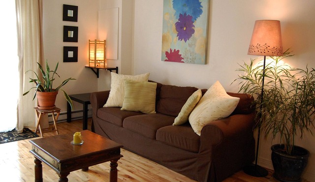 Lovely and quiet location near the Botanical Garden, 15 min downtown.