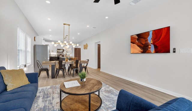 Lovely and Stylish Modern Home Near Downtown