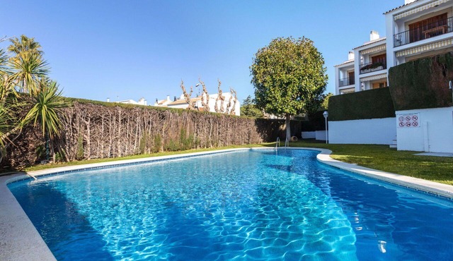 Lovely apartment for 6 guests with WIFI, pool, TV and terrace