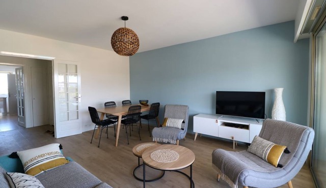 Lovely apartment with seaview from balcony