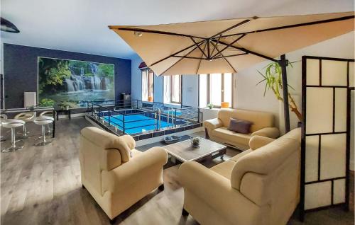 Lovely Apartment In Saint-Bonnet-Le-Châtea
