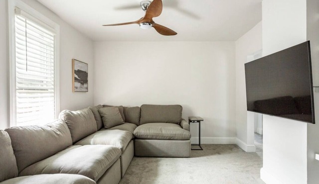 Lovely apartment, a place to rest - 5 minutes from the airport.