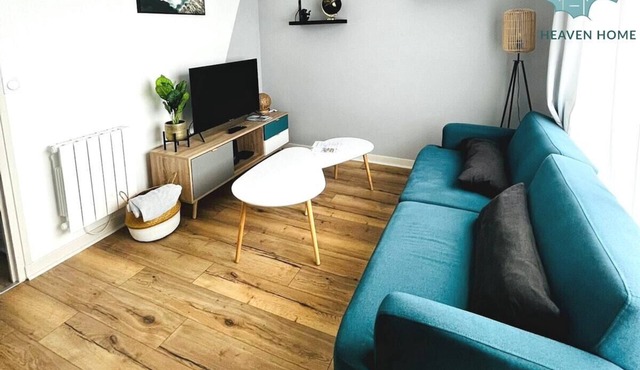 Lovely apartment close to shops and train station