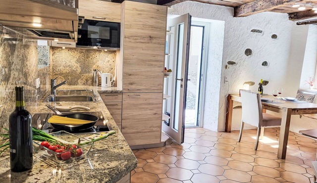 Lovely apartment for 2 guests with WIFI, TV, pets allowed and parking