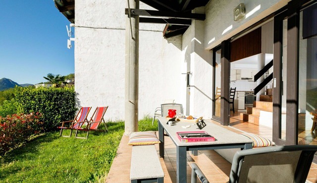 Lovely apartment for 4 guests with pool, WIFI, TV, patio, pets allowed and panoramic view