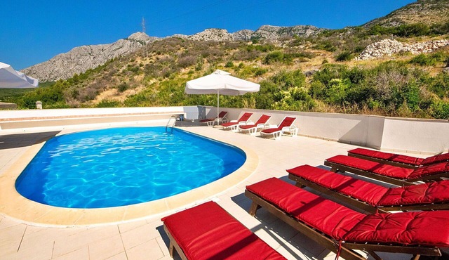 Lovely apartment for 4 guests with A/C, pool, WIFI, TV, terrace and pets allowed