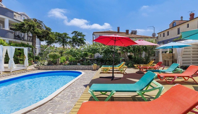 Lovely apartment for 5 people with WIFI, pool, A/C, TV and terrace