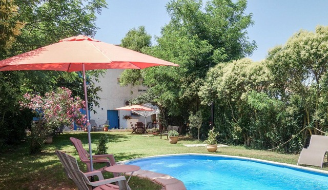 Lovely apartment for 6 guests with WIFI, A/C, private pool, TV, patio, pets allowed and parking