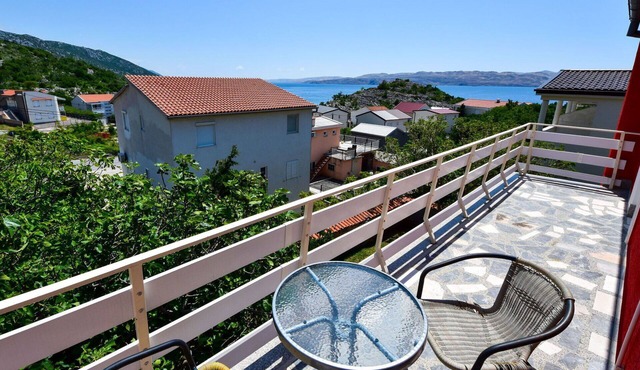 Lovely apartment for 6 guests with WIFI, A/C, TV and terrace