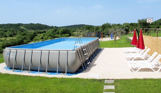 Lovely apartment for 6 people with WIFI, private pool, A/C, TV, terrace, pets allowed and parking