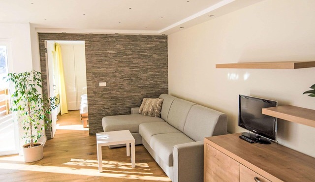 Lovely apartment for 4 guests with WIFI, TV and patio
