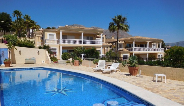 Lovely apartment for 6 people with A/C, pool, WIFI, TV and patio