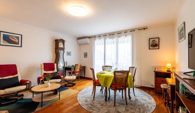 Lovely apartment for 4 people with A/C, TV, balcony and parking