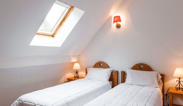 Lovely apartment for 8 people with internet, pool, TV, balcony and pets allowed