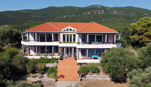 Lovely apartment for 8 guests with A/C, hot tub, WIFI, TV and terrace
