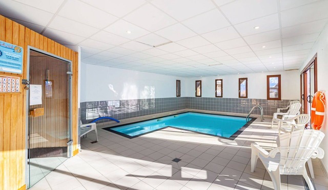 Lovely apartment for 6 guests with pool, internet, TV, balcony, pets allowed and parking