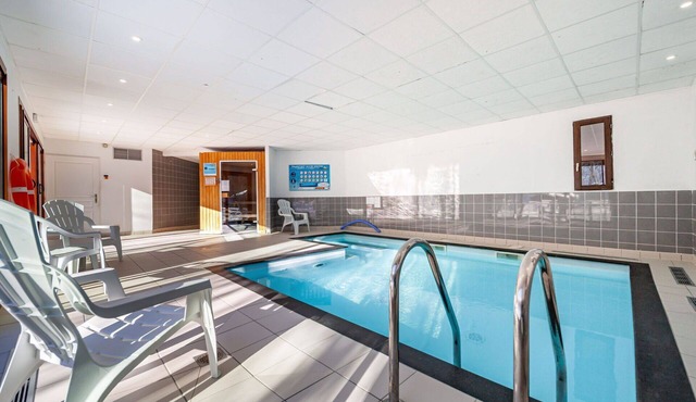 Lovely apartment for 6 guests with internet, pool, TV and balcony
