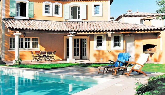 Lovely apartment in villa for 8 people with A/C, WIFI, pool, TV, terrace and pets allowed