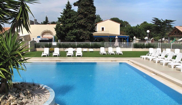 Lovely apartment in villa with WIFI, pool, A/C, TV, terrace, pets allowed and parking