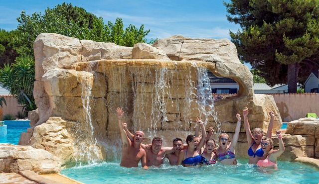 Lovely apartment in villa for 6 guests with pool, WIFI, A/C, TV, terrace, pets allowed and parking