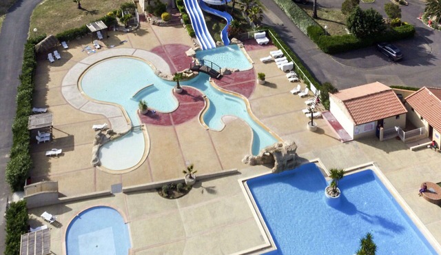 Lovely apartment in villa for 6 guests with WIFI, pool, A/C, TV, terrace, pets allowed and parking