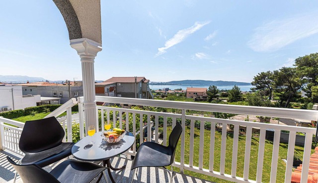 Lovely apartment in Kastel Sucurac with WiFi