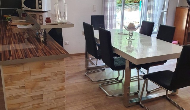 Lovely apartment in a peaceful green setting on the village heights.