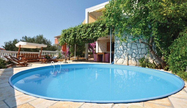 Lovely apartment in Okrug Gornji