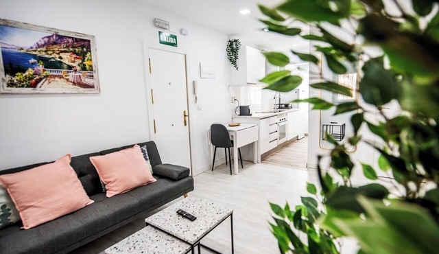 Lovely apartment in Barajas by beBalmy