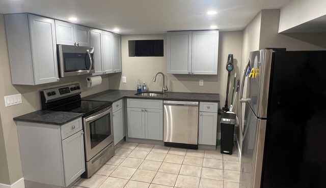 Lovely apartment in BethpagenLocated 5 minutes away from LIRR