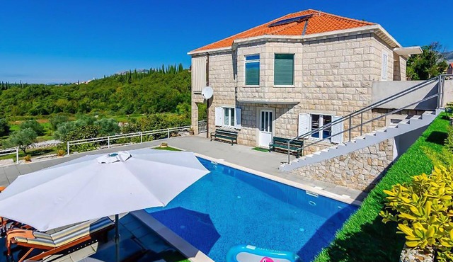 Lovely apartment in Cilipi with private swimming pool, can be inside or outside