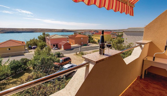 Lovely apartment in Dinjiska with house sea view