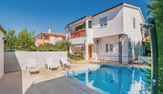 Lovely apartment in Fazana with swimming pool