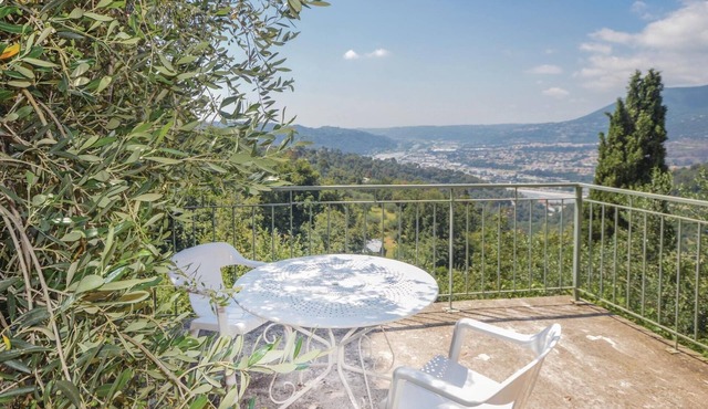 Lovely apartment in Castagniers