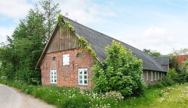 Lovely Apartment in Højer with Barbecue