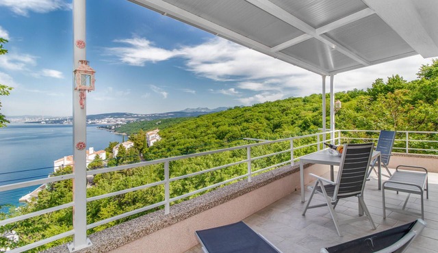Lovely apartment in Kraljevica