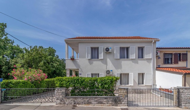 Lovely apartment in Jadranovo with WiFi