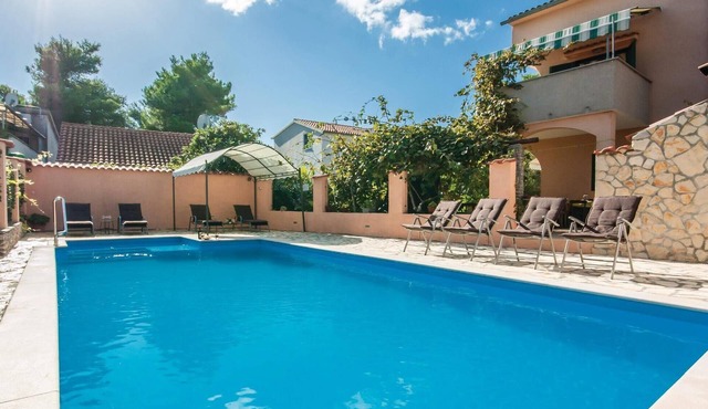 Lovely apartment in Jadrija with WiFi