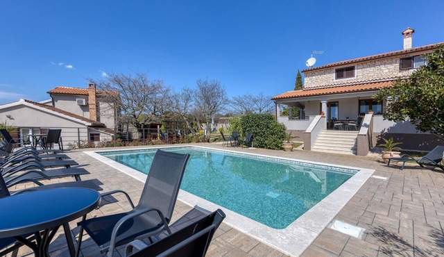 Lovely apartment in Kanfanar with swimming pool