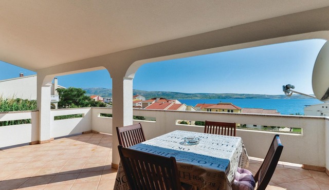Lovely apartment in Kustici with WiFi
