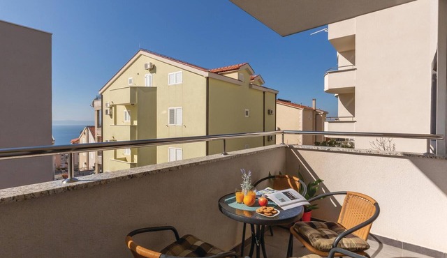 Lovely apartment in Makarska with WiFi