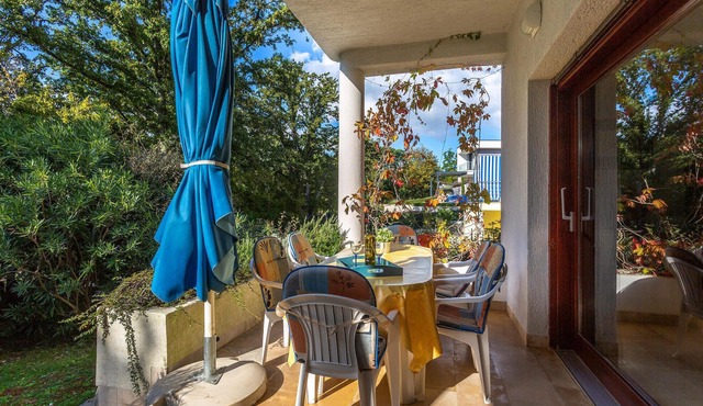 Lovely apartment in Njivice with house sea view
