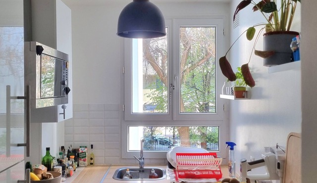 Lovely apartment in Paris 19, 1 minute walk from the Porte des Lilas metro station. Calm and pleasant.