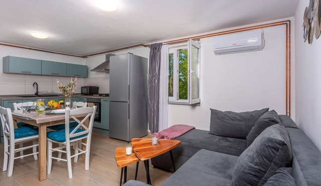 Lovely apartment in Risika with WiFi