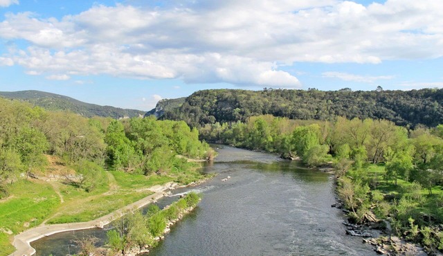 Lovely apartment in villa for 5 guests with hot tub, WIFI, pool, A/C, terrace and pets allowed