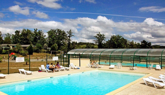 Lovely apartment in villa for 6 guests with pool, WIFI, TV, terrace and pets allowed