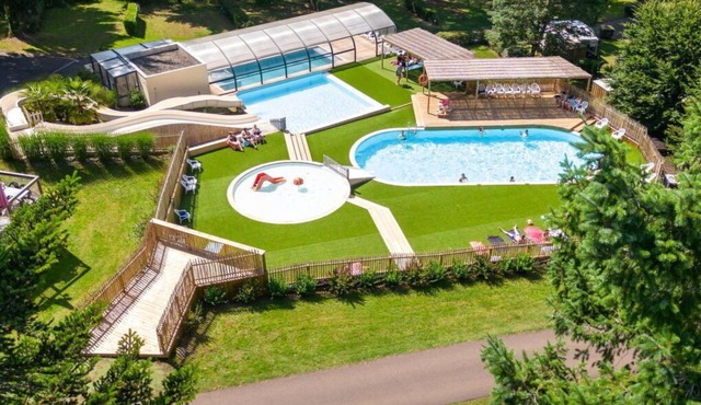 Lovely apartment in villa with WIFI, A/C, hot tub, pool, TV, terrace, pets allowed and parking