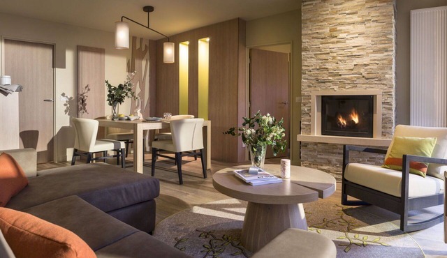 Lovely apartment in villa for 2 guests with pool, hot tub, WIFI, TV, terrace and parking