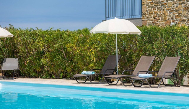 Lovely apartment in villa for 6 people with WIFI, pool, A/C, TV, terrace and panoramic view