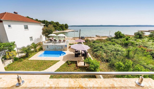 Lovely apartment in Zdrelac with swimming pool